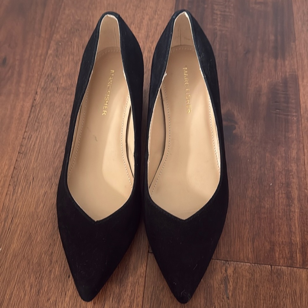 Good condition Mark Fisher suede low heel pumps.